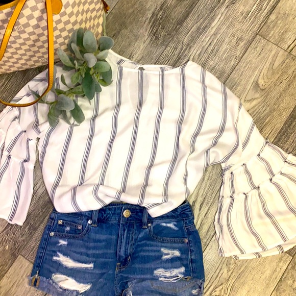 White striped shirt with flare sleeves - Picture 1 of 2